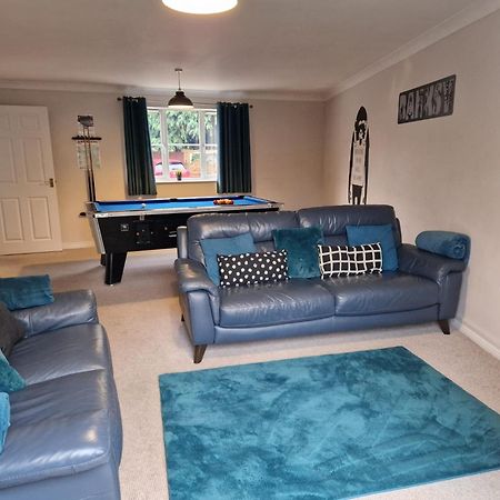 Hereford - Finch House - Modern 4 Bedroom House Located In South Hereford, Dog Friendly With Nearby Countryside, Pool Table, Sleeps Up To 10 Guests - Hosted By Rentmyhouse Bagian luar foto