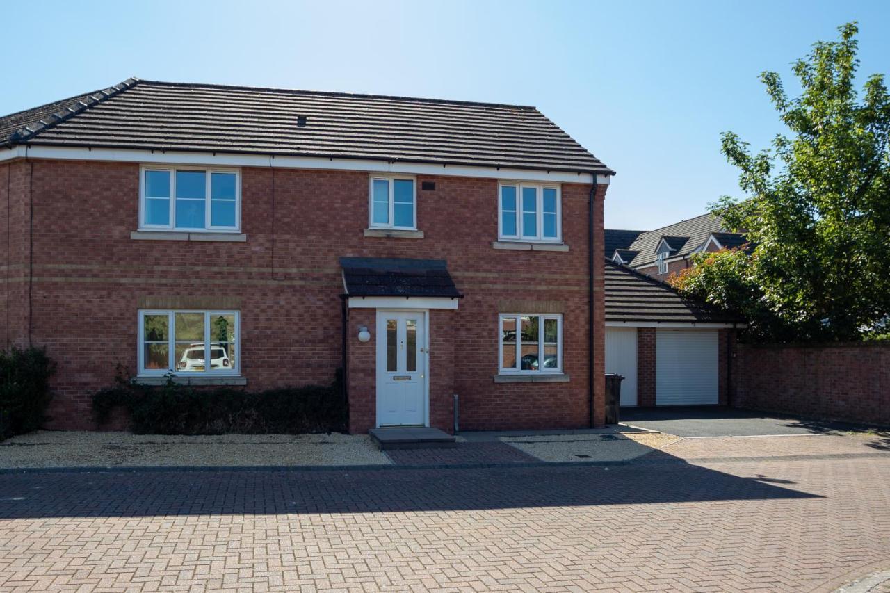 Hereford - Finch House - Modern 4 Bedroom House Located In South Hereford, Dog Friendly With Nearby Countryside, Pool Table, Sleeps Up To 10 Guests - Hosted By Rentmyhouse Bagian luar foto