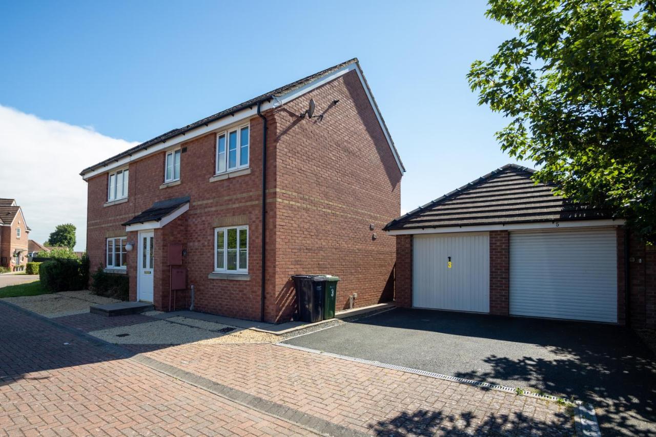 Hereford - Finch House - Modern 4 Bedroom House Located In South Hereford, Dog Friendly With Nearby Countryside, Pool Table, Sleeps Up To 10 Guests - Hosted By Rentmyhouse Bagian luar foto
