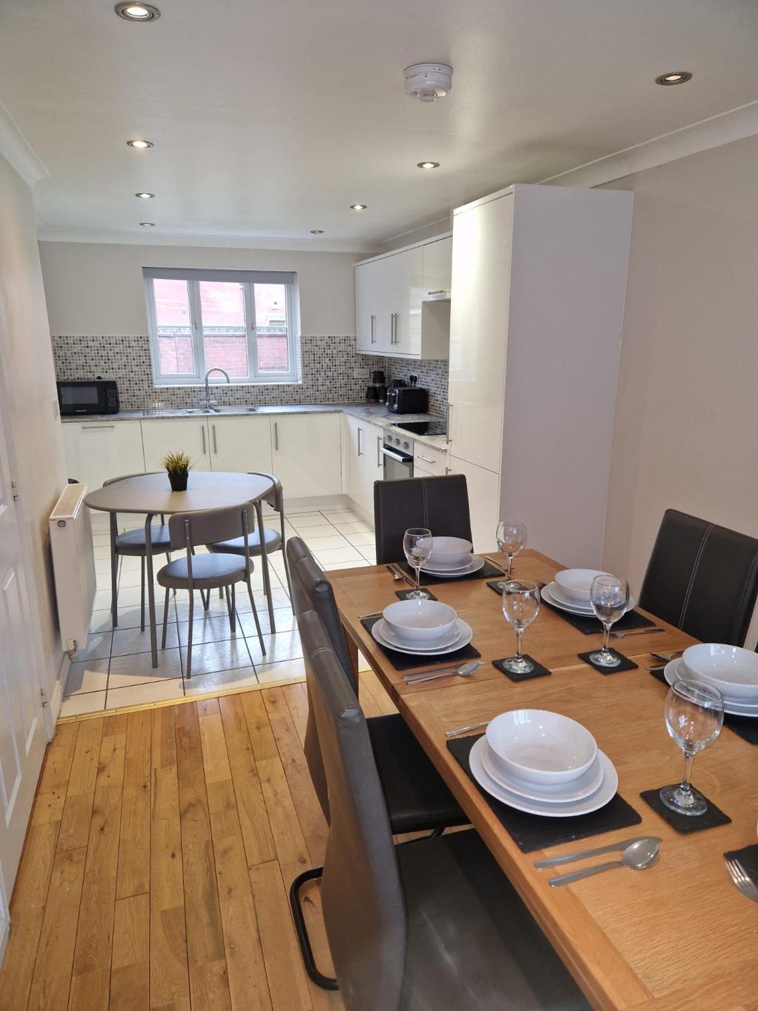 Hereford - Finch House - Modern 4 Bedroom House Located In South Hereford, Dog Friendly With Nearby Countryside, Pool Table, Sleeps Up To 10 Guests - Hosted By Rentmyhouse Bagian luar foto