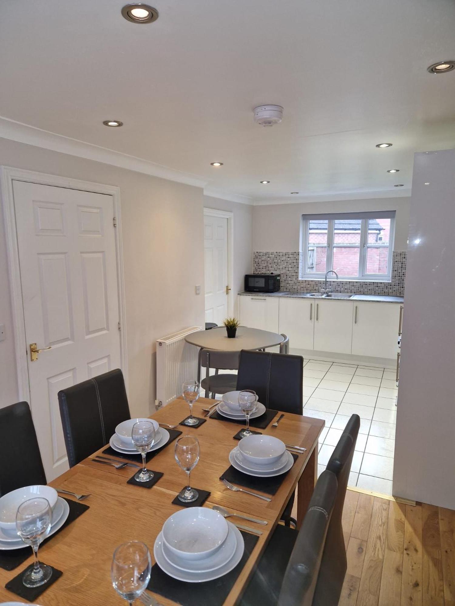 Hereford - Finch House - Modern 4 Bedroom House Located In South Hereford, Dog Friendly With Nearby Countryside, Pool Table, Sleeps Up To 10 Guests - Hosted By Rentmyhouse Bagian luar foto