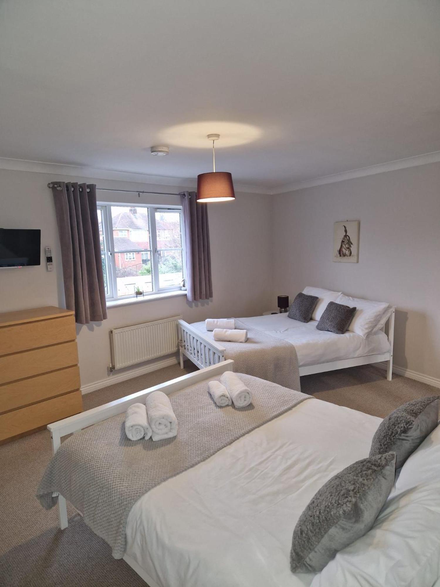 Hereford - Finch House - Modern 4 Bedroom House Located In South Hereford, Dog Friendly With Nearby Countryside, Pool Table, Sleeps Up To 10 Guests - Hosted By Rentmyhouse Bagian luar foto