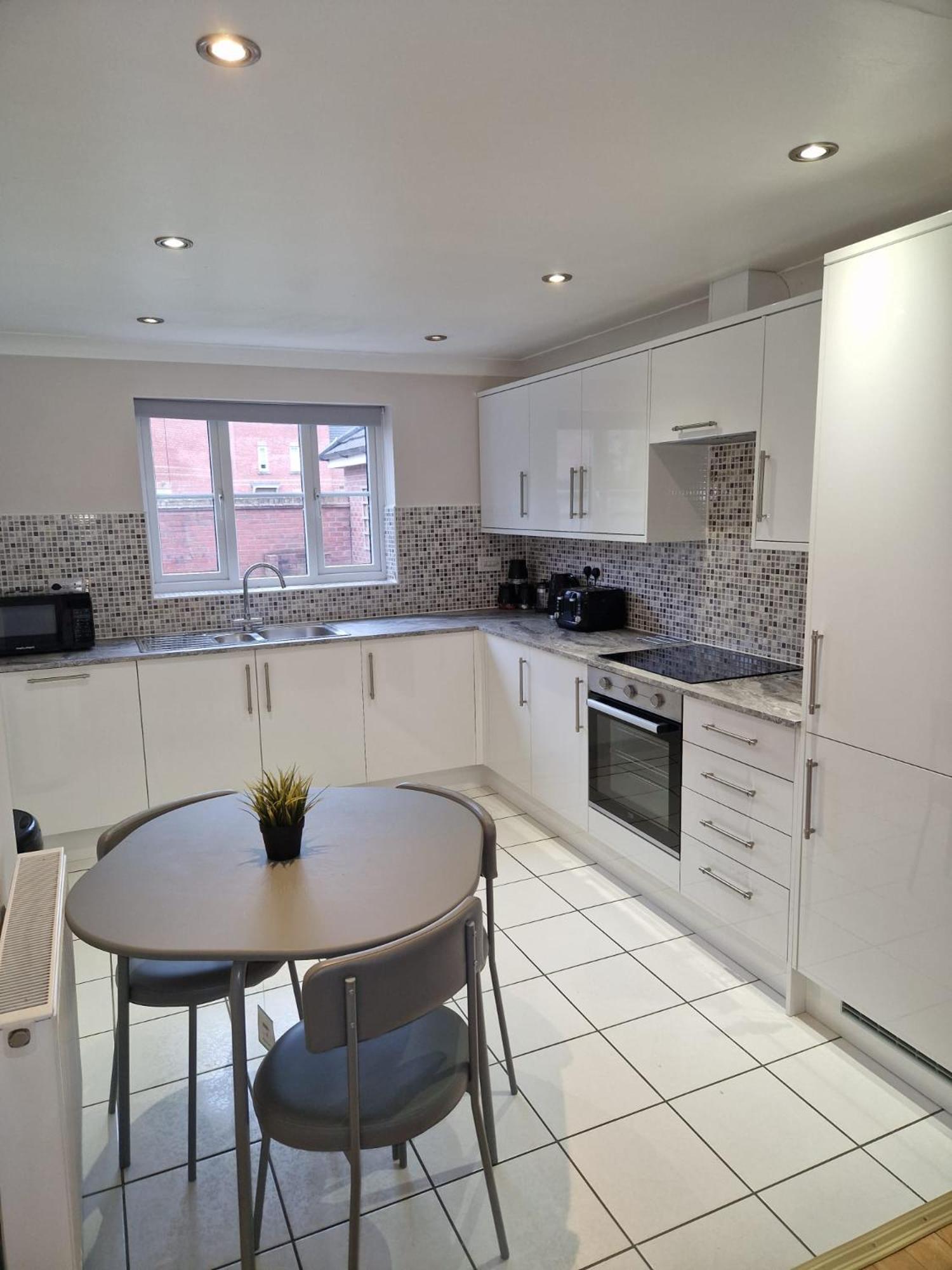 Hereford - Finch House - Modern 4 Bedroom House Located In South Hereford, Dog Friendly With Nearby Countryside, Pool Table, Sleeps Up To 10 Guests - Hosted By Rentmyhouse Bagian luar foto