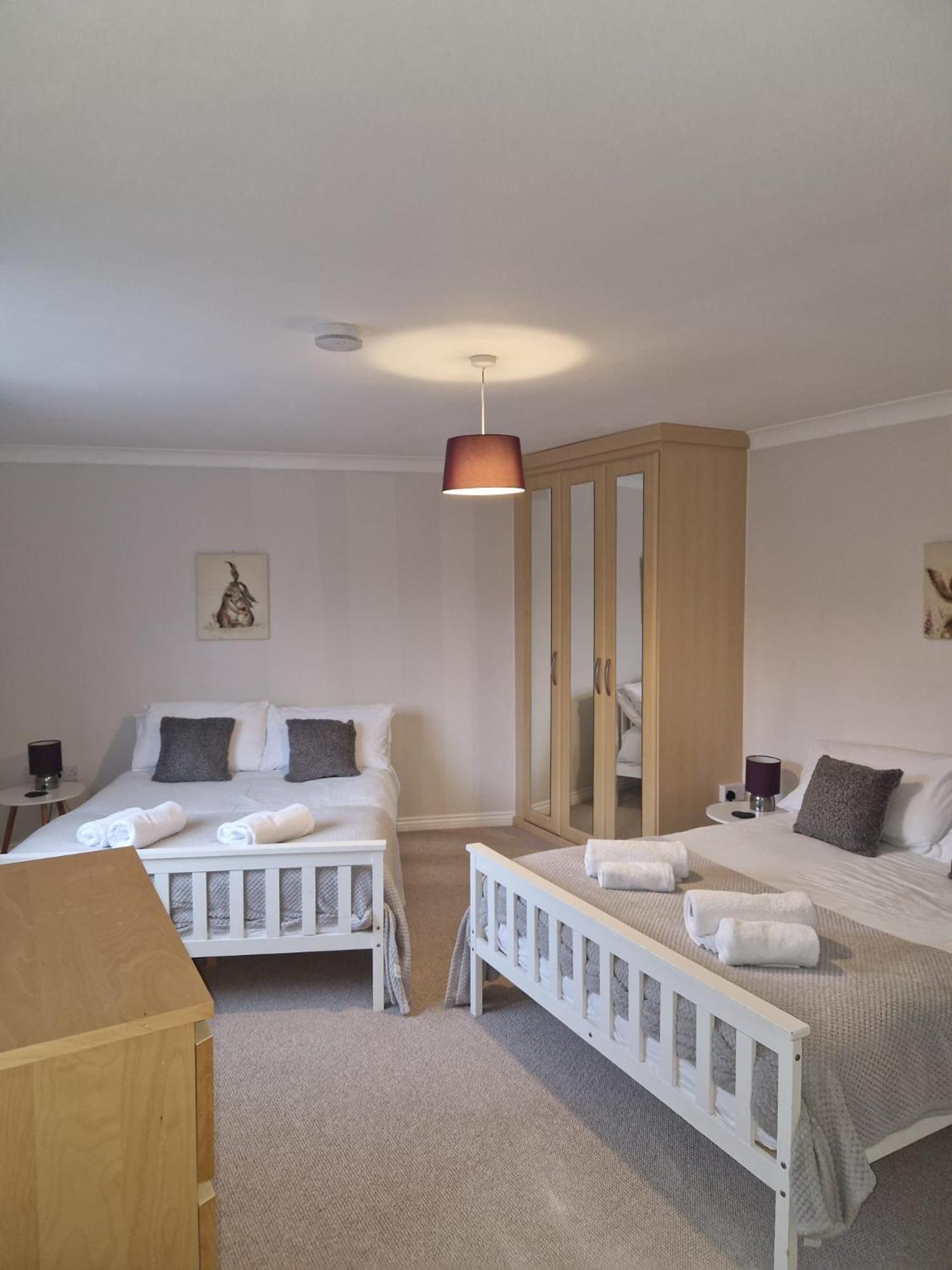 Hereford - Finch House - Modern 4 Bedroom House Located In South Hereford, Dog Friendly With Nearby Countryside, Pool Table, Sleeps Up To 10 Guests - Hosted By Rentmyhouse Bagian luar foto